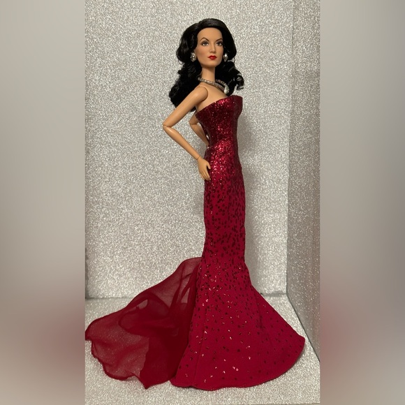 💎 BARBIE MARIA FELIX DOLL SIGNATURE, RED DRESS WITH SNAKE JEWELRY. - Picture 2 of 10